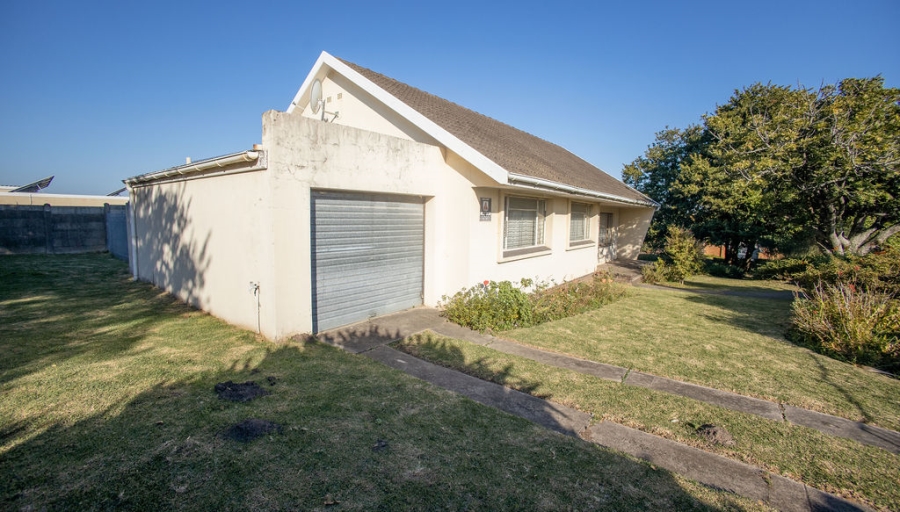 4 Bedroom Property for Sale in Sunnyridge Eastern Cape